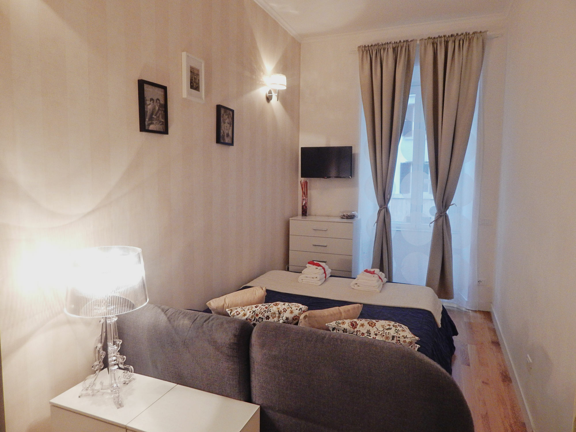 Apartment Sweet Rom